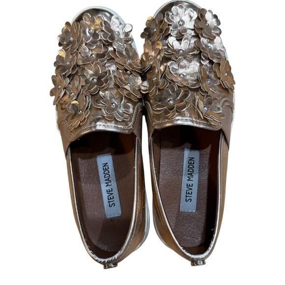 Steve Madden Rose Gold Metallic Flower Sneakers Size 7.5 flats slip on shoes - Picture 1 of 10